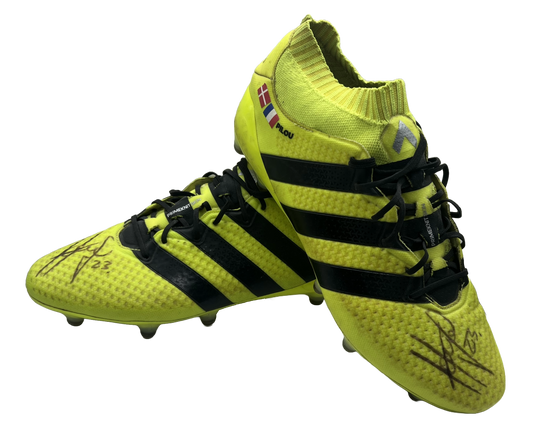 Pierre Emile Højbjerg: Match-worn and signed Boots